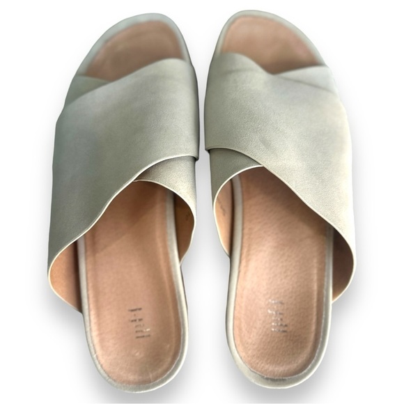 J. Jill Billie Molded Crossband Sandals in Cream Cashew, Tan Slip On Sandals - Picture 3 of 9